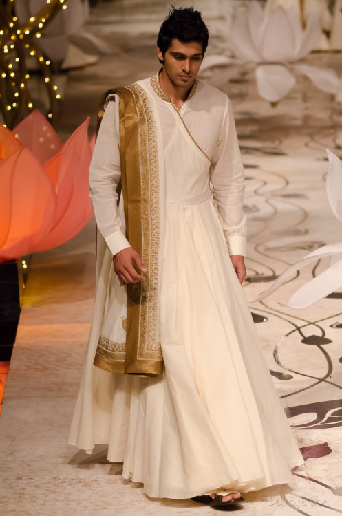 jazzsparks:  Rohit Bal India Bridal Fashion Week 2013 (x) 