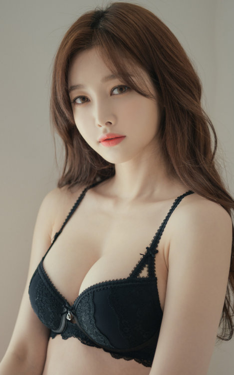 korean-dreams-girls:    JooYi - February 27, 2020 Set   