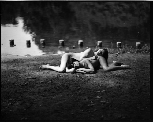 redyourblues:  A raw negative scan of a previously posted lith print of Kyotocat and Elle Peril by the lake in Tiergarden, Berlin.