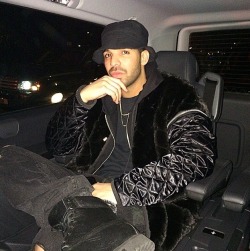 champagnewithpapi:  Hot Skull 