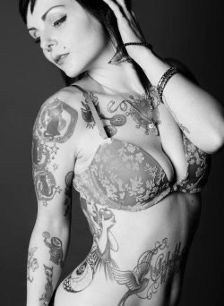 ohmygodbeautifulbitches:  Riae 