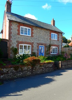 fuckitandmovetobritain:  East Meon, Hampshire, England, UK  quaint