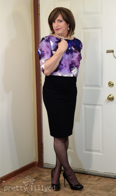 prettylillycd:  More Watercolor Crop Top & Pencil SkirtThank you for all the wonderful comments about this outfit, it has become one of my favorites. This wonderful top pairs so nicely with the high waisted pencil skirt. I cannot stress enough the