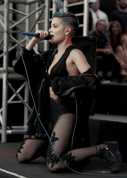 halseysource:  Halsey performing at Jimmy Kimmel Live on August