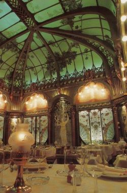 whatgrandmawore:  Art Nouveau inspired Restaurant, Paris.  Courtesy