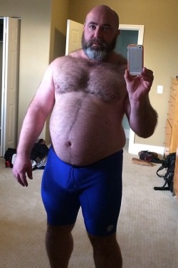 neverenoughmeat:  thebarberbear:  strong bear… http://thebarberbear.tumblr.com/