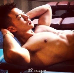 vernonlqchan:  A Chinese cuite hunk Benji豪仔饼~baby face+bear