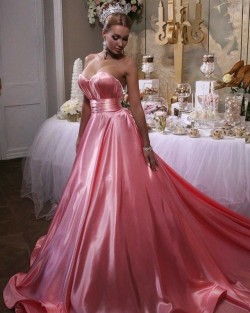 herhappysissywife:  wearssatin: Pink Themed WeddingsAs more and