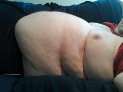 feedluke:  Almost a whole large pizza in that belly right now.  Why not two?