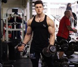 dafyddbach:  Brandon Harding of the UK  For more muscle hunkery