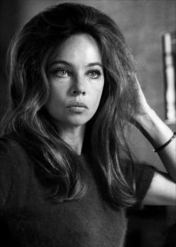  Leslie Caron 