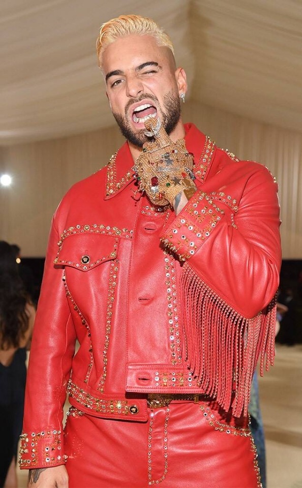 leatherpants6:Maluma sizzling hot in Versace red leather outfit