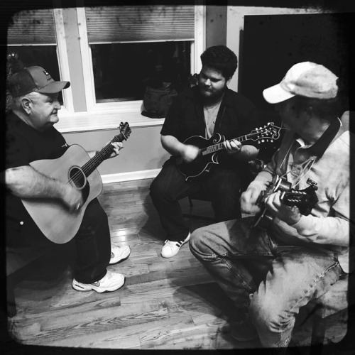 <p>Scenes from Thursday night… #nashvilleflatpickcamp #flatpicking #bluegrass  (at Fiddlestar)<br/>
<a href="https://www.instagram.com/p/BvBPmc8FGma/?utm_source=ig_tumblr_share&igshid=fzlvl3wlauab">https://www.instagram.com/p/BvBPmc8FGma/?utm_source=ig_tumblr_share&igshid=fzlvl3wlauab</a></p>