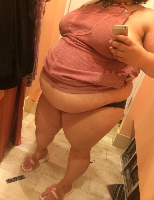 akemicakes:I wish this did fit though, it was such a cute corduroy dress, but damn look at my gut
