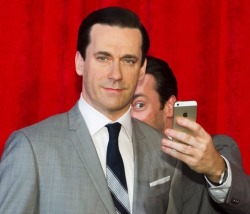 Double selfie (Jon Hamm snaps himself and his wax effigy at Madame