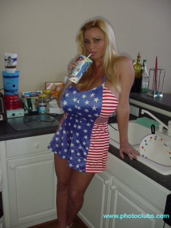 thebiggesttits:those are some patriotic titties! #busty #big