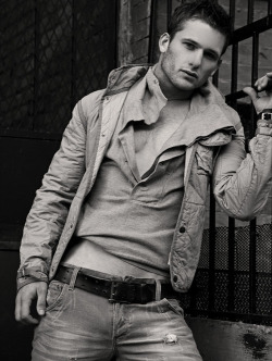 marigay:  http://marigay.tumblr.com/ Derrick J.