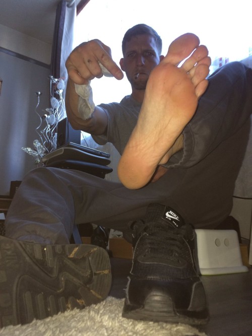 welikemen:whitemalefeet:  Dirty daddy wants you to worship his