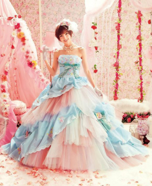 karinosa:  threewholepotato:  hkctvdramas:  Shinoda Mariko in LOVE MARY Dresses  STOP     I want to flounce around in these so bad it hurts