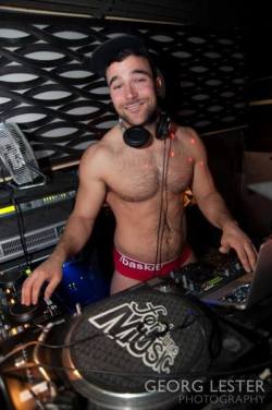 oofahpapa:  fleshbank:  One-set re-jag of DJ and exhibitionist