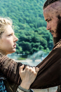  Vikings | 2.01 “Brother’s War” | Lagertha & Ragnar