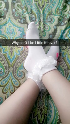 diaryof-alittleswitch:  I love cute socks. They always make me