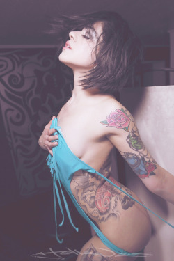 ohmygodbeautifulbitches:  Johannie V.For more awesome ladies