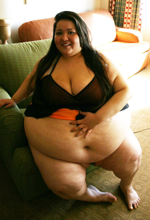ssbbwhunter:  cl6672:  mycorspeisazombie:  epicmerp:    (via TumbleOn)  all around cutie with a spectacular belly!  Just wow people!  Sexy big belly