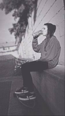 pussay-possay:  “Life is so much easier when you just chill