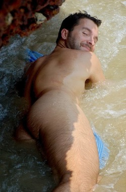 gaynudistcocks:  Be proud of your ass and show it in public: Exhibitionists have more fun in life! http://gaynudistcocks.tumblr.com/