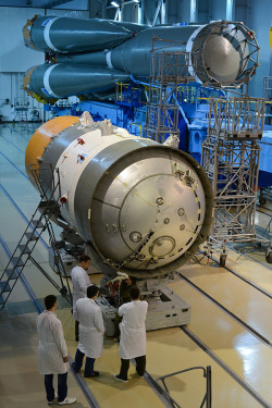 thewelovemachinesposts:  Soyuz-2.1a rocket at Plesetsk military