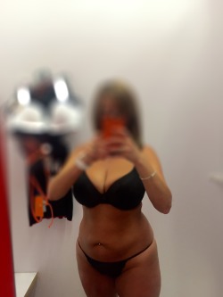 trentkz:  Dressing room pic