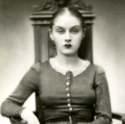 thinkingimages: Rena Mandel in Vampyr (Carl Theodor Dreyer, 1932)