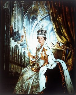 fawnvelveteen:  Queen Elisabeth II    