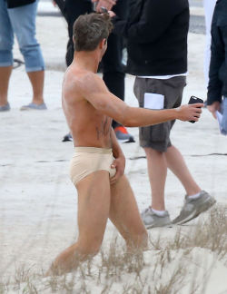 celebundiedrawer:  Zac Efron was photographed wearing only a