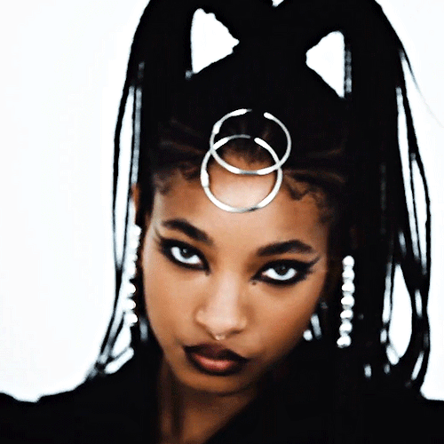 lux-prima:WILLOW FT TRAVIS BARKER - t r a n s p a r e n t s o