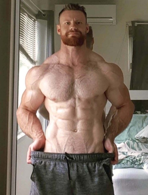 philtheflash: keepemgrowin:  Ginger muscle!   Oh my fucking God!