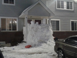 thegirl-whostayed:  this is what happens when CMU has a snow