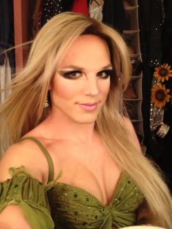 britneyspearsslave:  Derrick Barry as Britney Spears