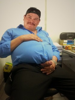 chubbisreals:  mecanico hetero  mexicano..