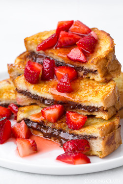 gastrogirl:  nutella stuffed french toast with macerated strawberries.