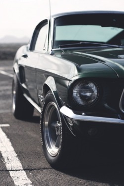 awyrn:  artoftheautomobile:  ‘68 Ford Mustang Fastback