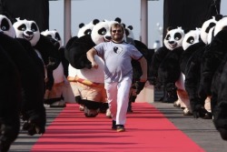chandeluresinsicily:  JACK BLACK IS LITERALLY LEADING AN ENTIRE