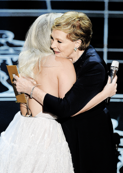 harleyquinsn-blog: An emotional Julie Andrews hugs Lady Gaga