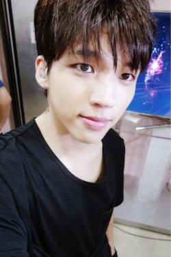 woohyunbiased:  150813 Simply Kpop - Twitter@_Simplykpop : 셀카