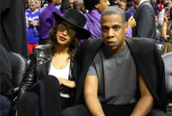 aintnojigga:  #ROYALTY   Jay Z and Beyoncé are at the Staples