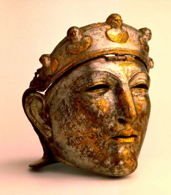 langoaurelian:Ancient Roman helmet worn by the elite Roman cavalry