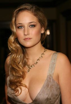 acidtripper666:  Leelee Sobieski