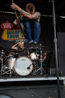 backseatmarinade:  Yellowcard (by Vans Warped Tour)