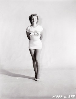 sublimemarilynmonroe: Marilyn Monroe photographed by Earl Theisen